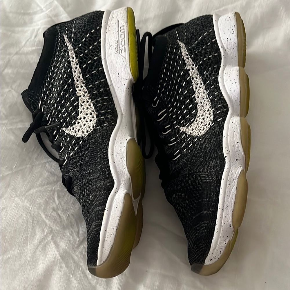 Nike Black and White Sneakers - Picture 2 of 5